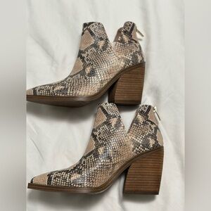 Vince Camuto Gannilla Western Python Snakeskin Leather Cutout Ankle Boots 7 1/2M